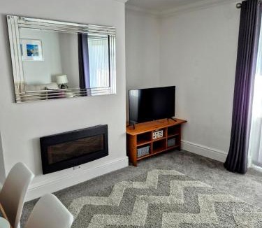 Newark upon Trent Apartment | A bright & cosy two-bedroom flat Sleeps 3 Full Kitchen