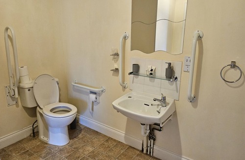 Dickleburgh Bed & Breakfast | a cozy, spacious,accessible room at historic pub
