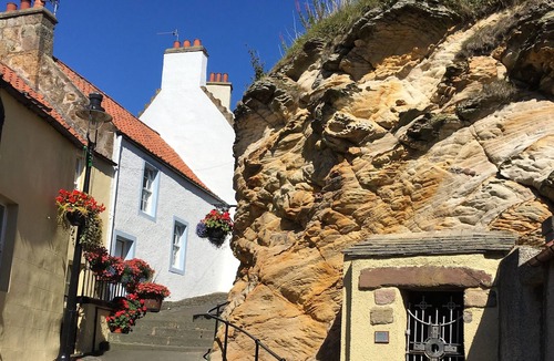Pittenweem Cottage | A delightful and historic property just a few steps from the harbour.