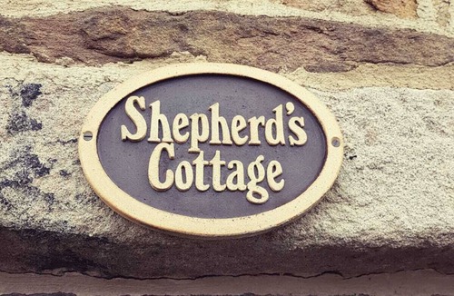 Peak District Cottage | A fabulously quiet paradise situated on a working farm Castleton