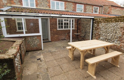 Cromer Cottage | A lovely traditional Norfolk flint cottage in a great location.