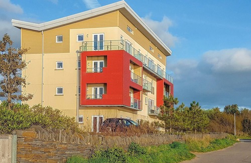 Crynant Cottage | A stone’s throw from the beach.