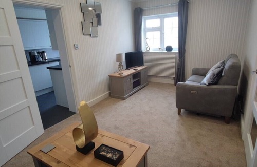 Pagham Apartment | A stunning 2-bed, 2-bathroom suite, 5 min from the beach!