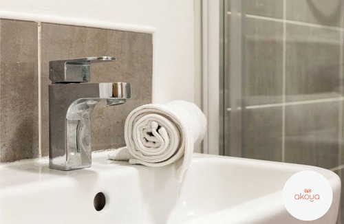 Wakefield House | A Stunning Central Wakefield Cozy Gem - Free Wi-Fi & Parking - Pet Friendly
