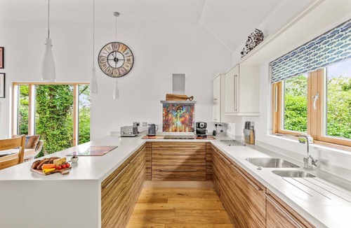 Talland House | A stunning contemporary Cornish home boasting superb coastal views, swimming pool & sauna