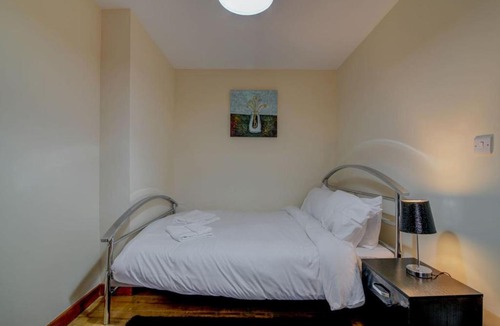 Old Trafford Apartment | AAA Apartments EXECUTIVE Throstles Nest, Manchester, UK