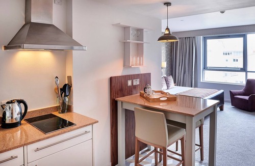 The Docks Apartment | Accessible King Studio w/Breakfast | Arena Nearby