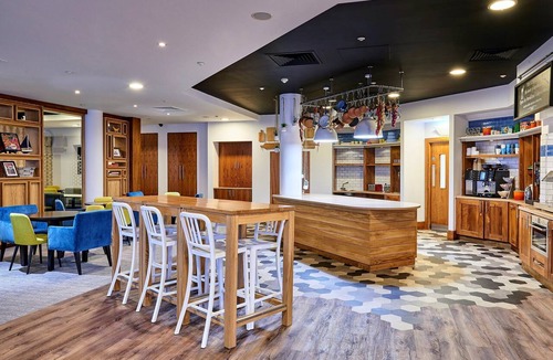 The Docks Apartment | Accessible King Studio w/Breakfast | Arena Nearby
