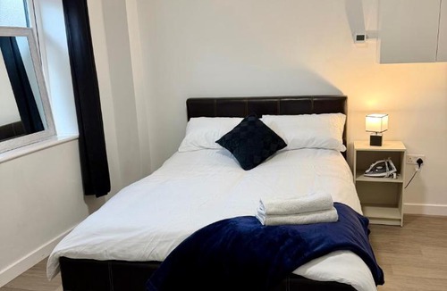 Kettering Apartment | Accessible Town Centre 1 bed Flat Kettering Wi-FI