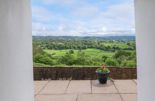 Low Newton Cottage | ADDYFIELD FARMHOUSE, family friendly in Bowland Bridge