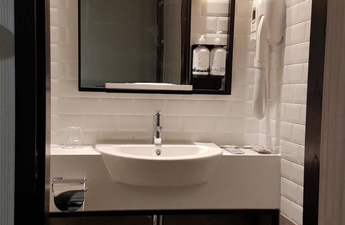 Heathrow Villages Hotel | Aerotel London Heathrow Airport Terminal 2-3