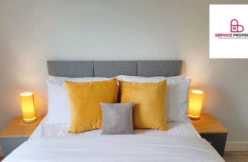 Faversham Apartment | Affordable 2BR Flat with FREE Parking