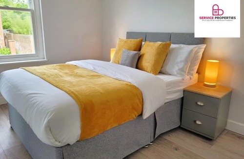 Faversham Apartment | Affordable 2BR Flat with FREE Parking