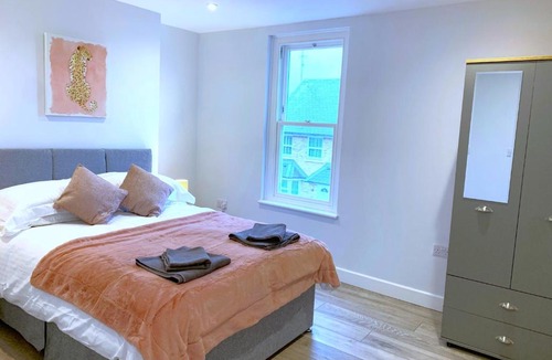 Faversham House | Affordable 3BR Flat with FREE Parking