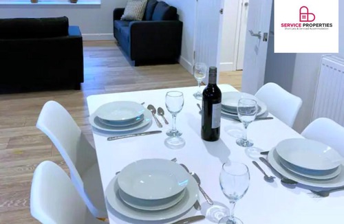 Faversham House | Affordable 3BR Flat with FREE Parking