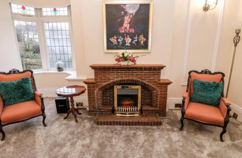 Saddleworth House | Akila
