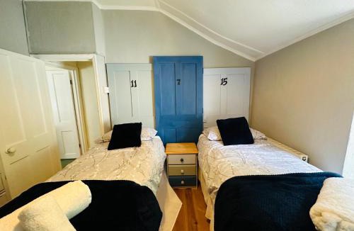 Mabe House | Alexander cottage