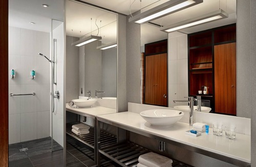 Custom House Hotel | Aloft by Marriott London Excel