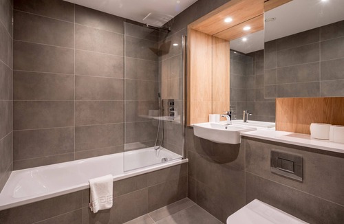 Nine Elms Apartment | ALTIDO 3-bed flat w/terrace in Nine Elms