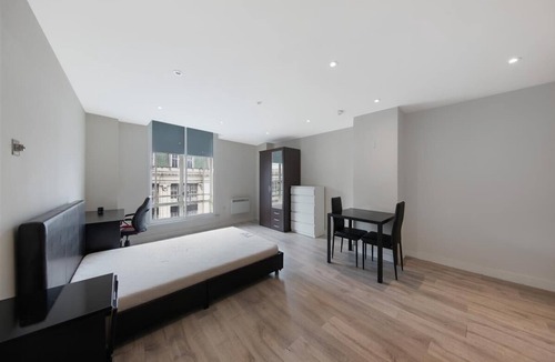 Coldharbour Apartment | Amani - Enterpriser: A stylist living space for the professional person!
