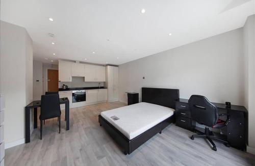 Coldharbour Apartment | Amani - Enterpriser: A stylist living space for the professional person!