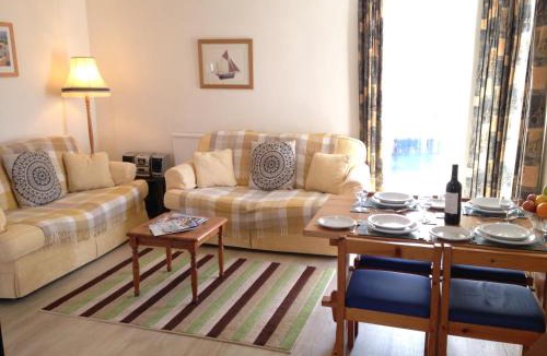 East Cowes House | Anchor Cottage
