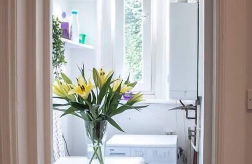 Shawlands Apartment | Anchored | Spacious Apartment in Glasgow's Southside