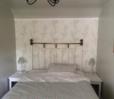 Pen-y-sarn House | Anglesey 2 bedroom stone cottage dog friendly with EV
