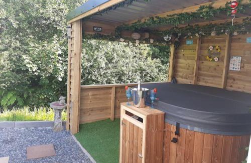 Malltraeth House | Anglesey new modern shepherds hut with spa hot tub