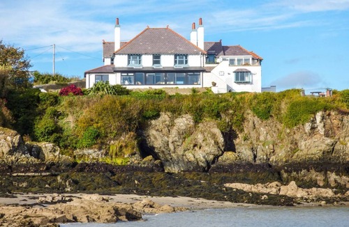 Cemaes Bay House | Angorfa: A Charming Retreat in Cemaes Bay