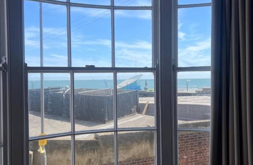 Ramsgate Apartment | Apartment - Sleeps 2 - Parking