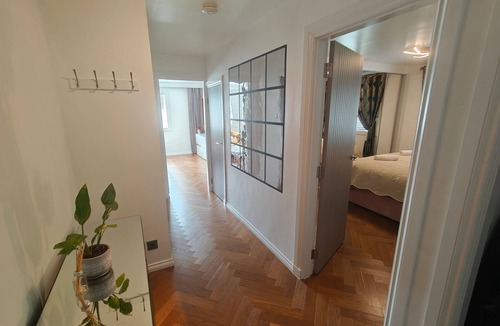 Clydebank Apartment | Apartment Sleeps 6 With Wifi