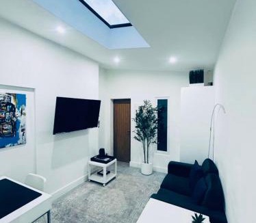 Minworth House | Apartment style Space ideal for business & contractors