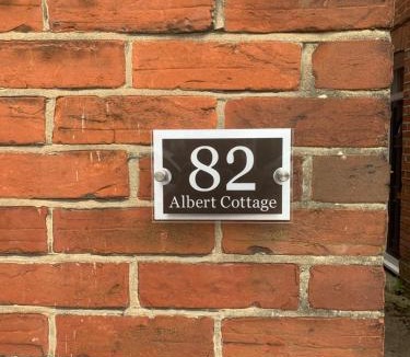 Portswood House | Apartment, Stylish 2 bed Riverside House, 2 Kingsize beds, Free Parking