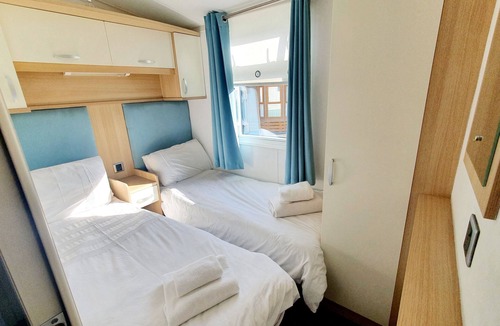 Morpeth Cabin | Apple Tree Lodge, Hot Tub, 3 bedroom, 2 Bars
