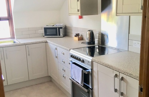 Appledore Apartment | Appledore - Hispaniola Stunning 2 bed 2 bath, sleeps 4(+2) and PARKING!