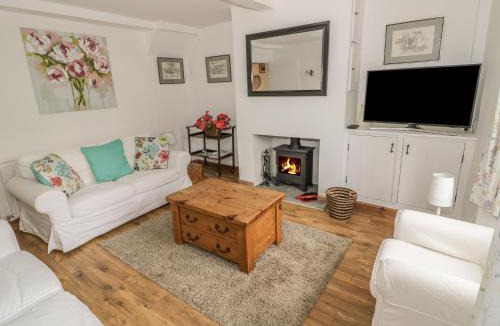 Broadway House | April Cottage