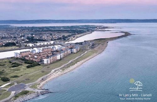 Llanelli Apartment | Ar Lan Y Mor - Stunning 2 bed coastal apartment