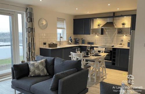 Llanelli Apartment | Ar Lan Y Mor - Stunning 2 bed coastal apartment