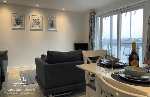 Llanelli Apartment | Ar Lan Y Mor - Stunning 2 bed coastal apartment