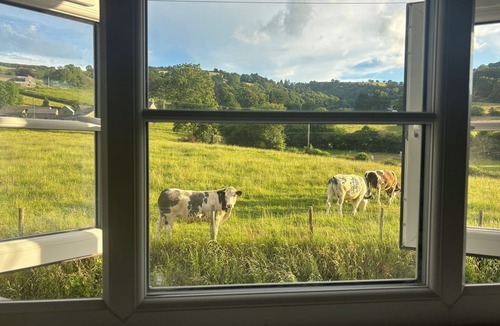 Glyn Ceiriog Cottage | ARAELFA, pet friendly, with open fire in Llangollen