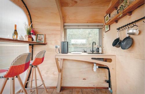 Market Drayton House | Architect-Designed Quiet Canal Cabin, Dogs Welcome
