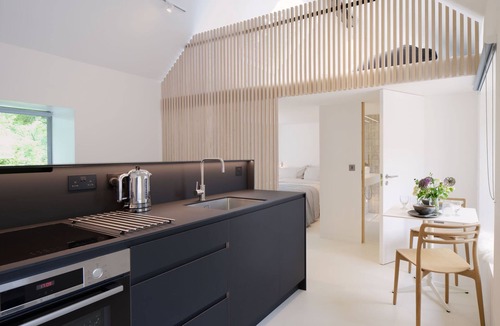 Penicuik House | Architect designed hilltop hideaway near Edinburgh with wood-fired sauna.