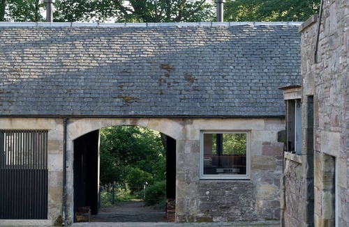 Penicuik House | Architect designed hilltop hideaway near Edinburgh with wood-fired sauna.