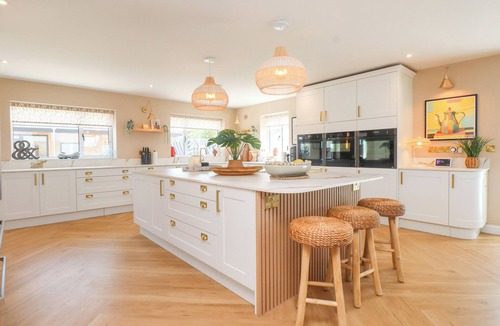 Rhosneigr House | ARDWYN, pet friendly, luxury holiday cottage in Rhosneigr