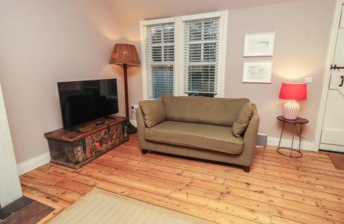 Bamburgh House | Armstrong Cottages No6