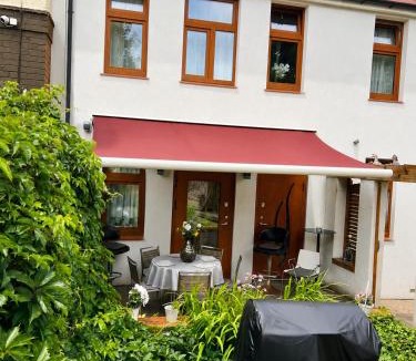 Sheffield House | Arnie
