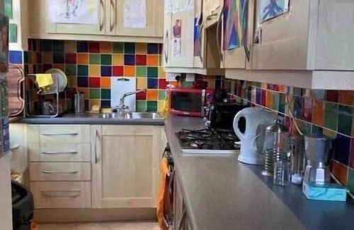 Clifton Apartment | Arty Clifton Apartment Full of Character in Prime Bristol Location