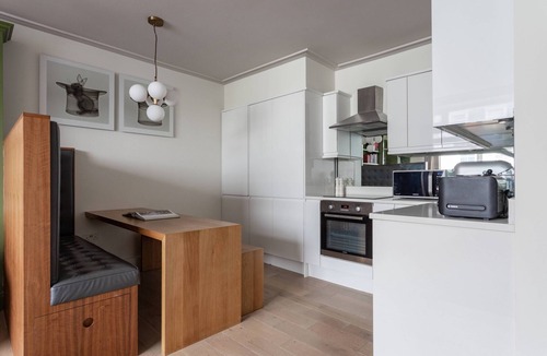 Colville Apartment | Arundel Gardens - Two Bedroom Apartment, Sleeps 5