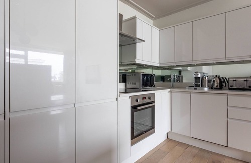Colville Apartment | Arundel Gardens - Two Bedroom Apartment, Sleeps 5